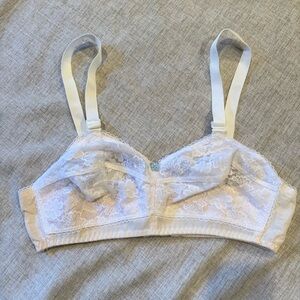 Vintage FIGURETTE White Lace Pin Up Bra Womens size 38D‎